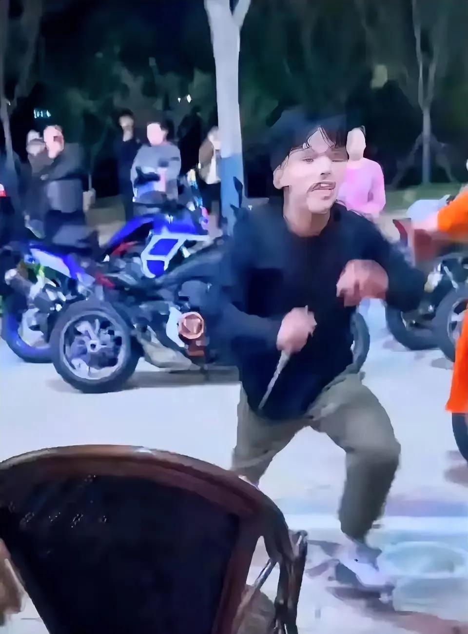 必须指出，西安那位小米车主的行为实属冲动且不明智！

面对几句争执，他竟失控撞车