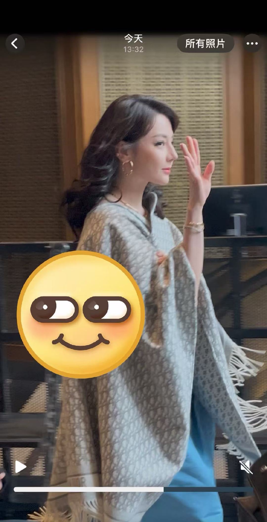 迪丽热巴Dior蓝裙造型迪丽热巴迪奥蓝裙造型啊啊啊啊啊啊卷发蓝裙！迪丽热巴你美！