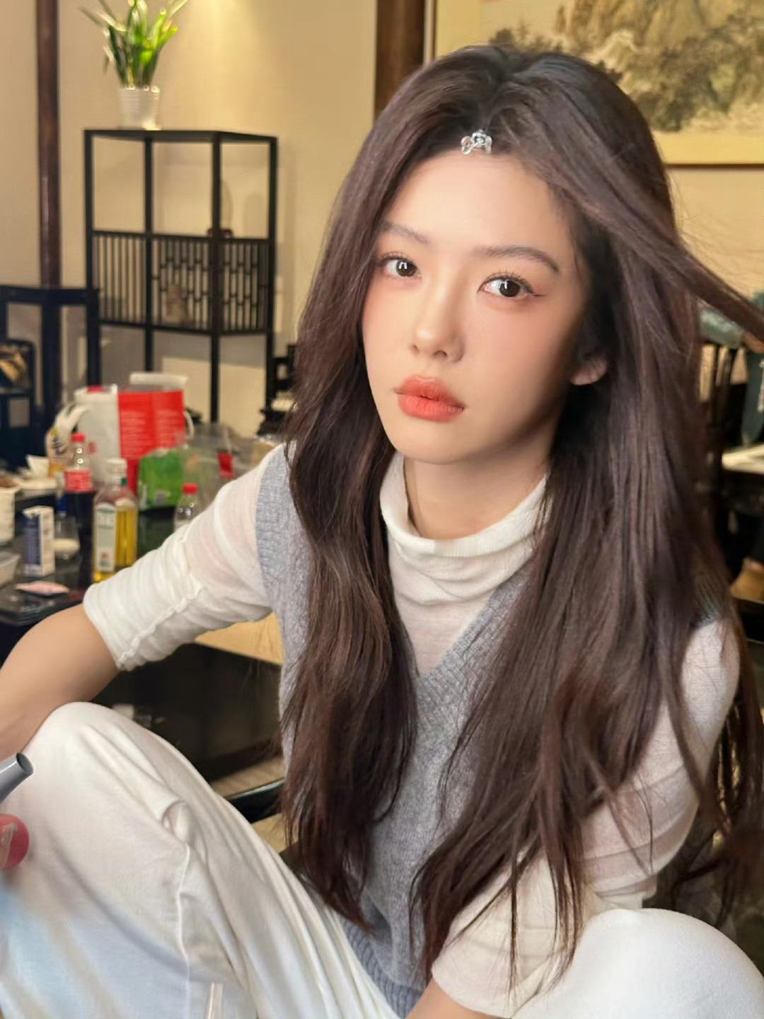 我滴妈呀这个蔡文静怎么美成这样啦！姐12月也要天天开心哦！ 