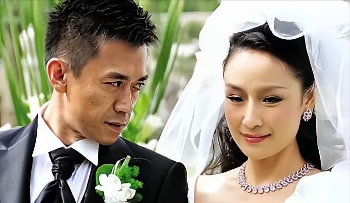 2009年，38岁的王学兵娶了31岁的美女孙宁。结婚时，孙宁又买房又办婚宴。结果