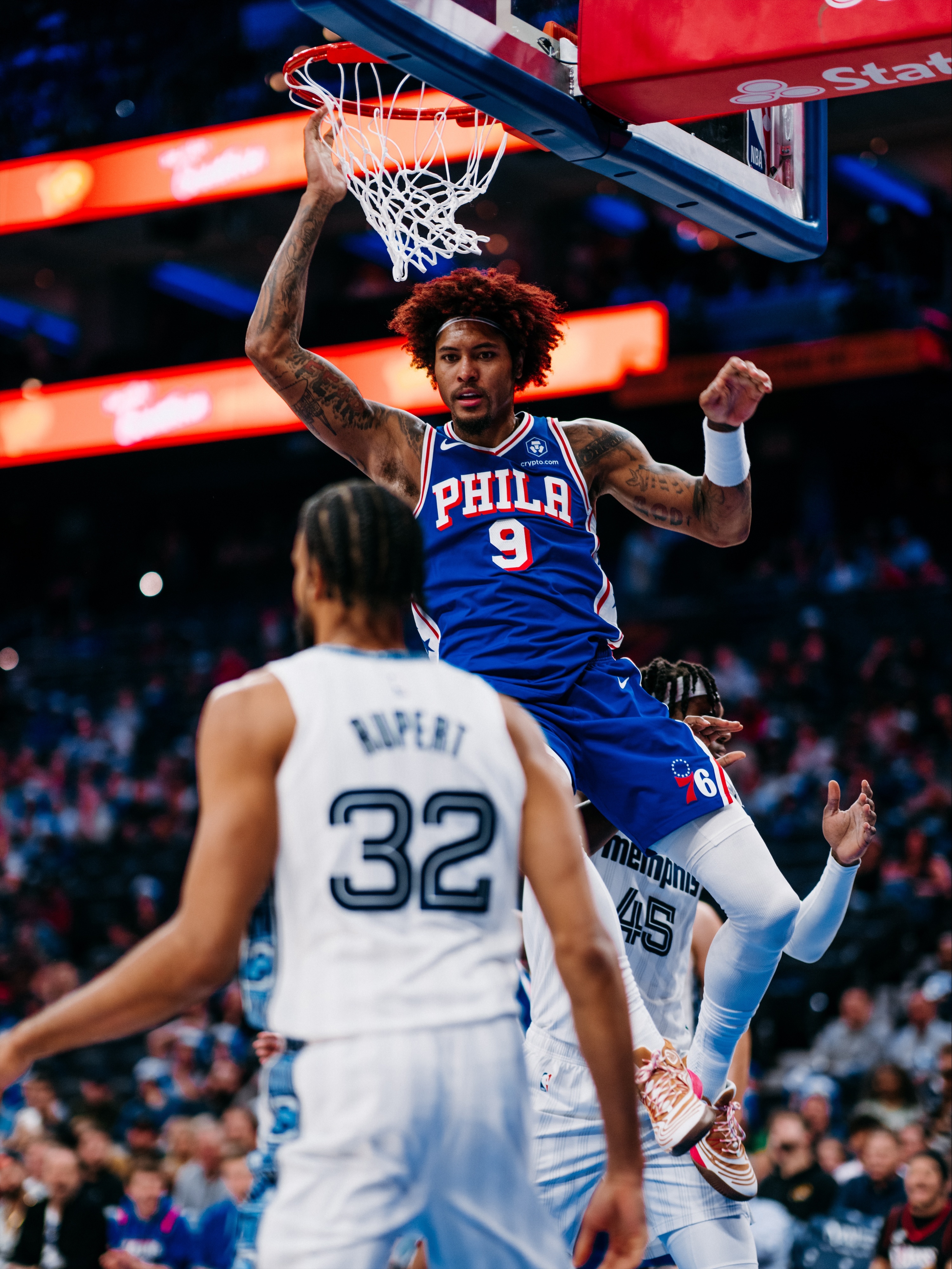 全民皆兵！全场比赛结束：76人队主场139-129战胜灰熊队，球队终结二连败！乌