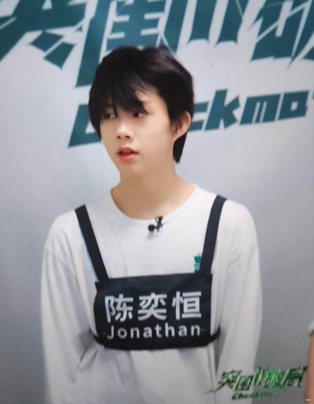我不行这刘海简直一模一样 