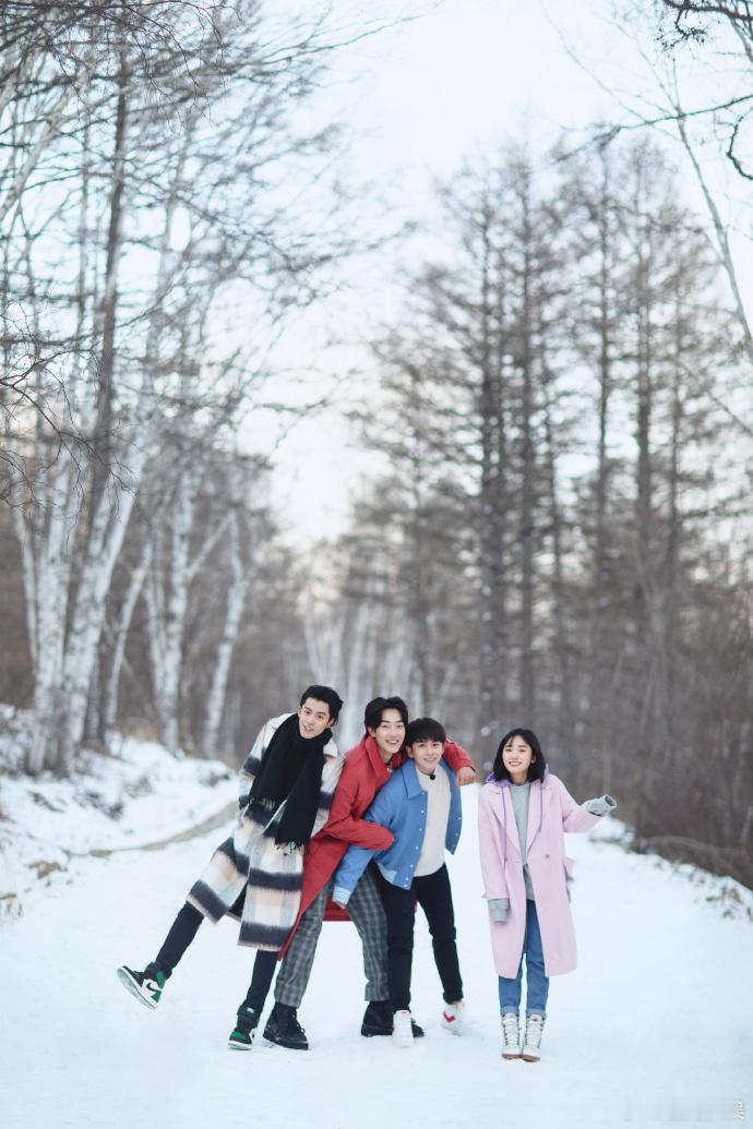 王鹤棣沈月武艺马思超8年前合照王鹤棣沈月武艺马思超第二季旧照考古旧照太上头！四小