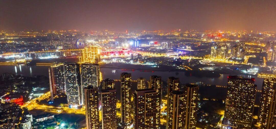 海珠区直接把后航道抬到了和琶洲平起平坐的位置。

不是自媒体吹牛，是写进“十五五