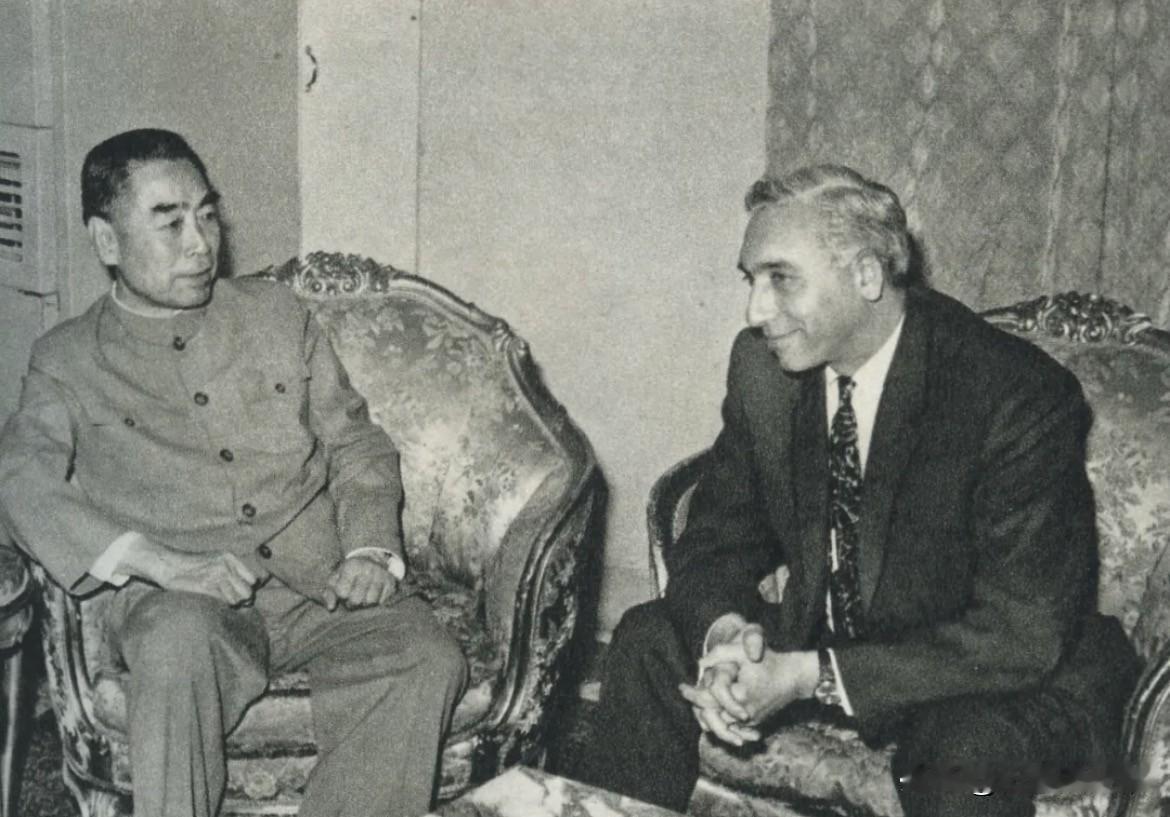 1965年6月9日，周恩来这路在大马士革作三小时停留，并在在总统府同叙利亚总统会