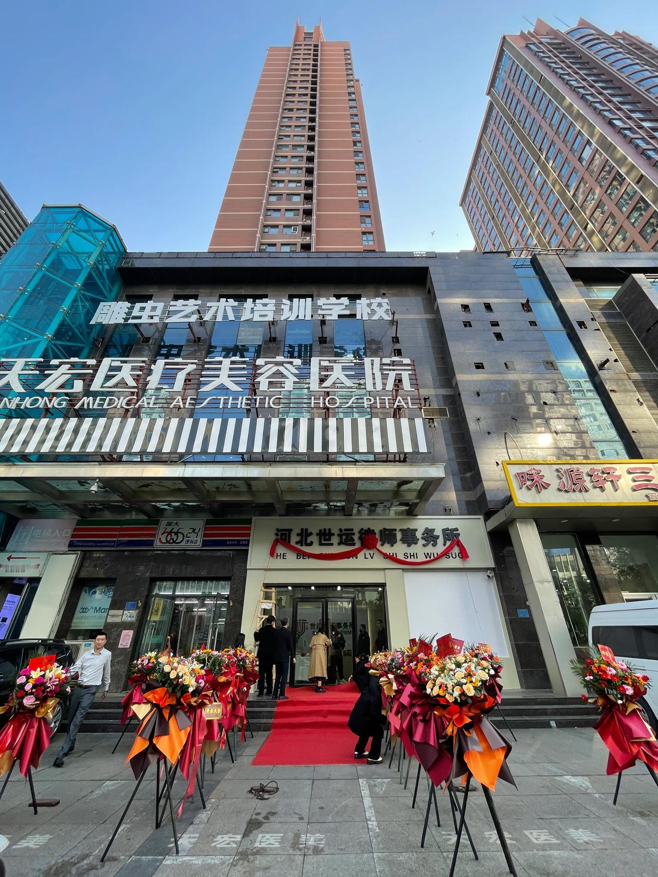 律所都开始租门脸了，看来律师行业效益不错。  #律师来帮忙#