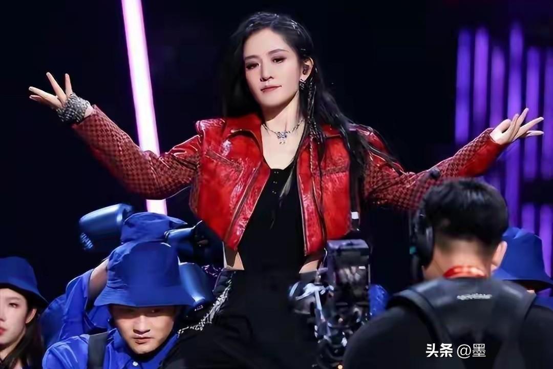 谢娜演唱会门票为何开售就被秒没？结果《人民日报》一篇评论揭开了真相，到底是谁想去