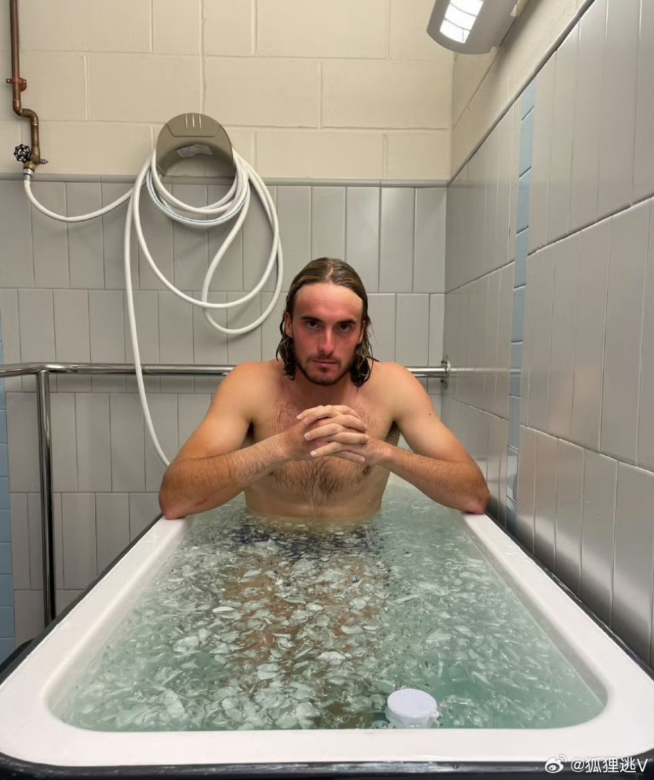 结束今日星河湾一练。不知是锅炉还是热水器坏了，今天我跟俊哥享受了一把职业球员的待