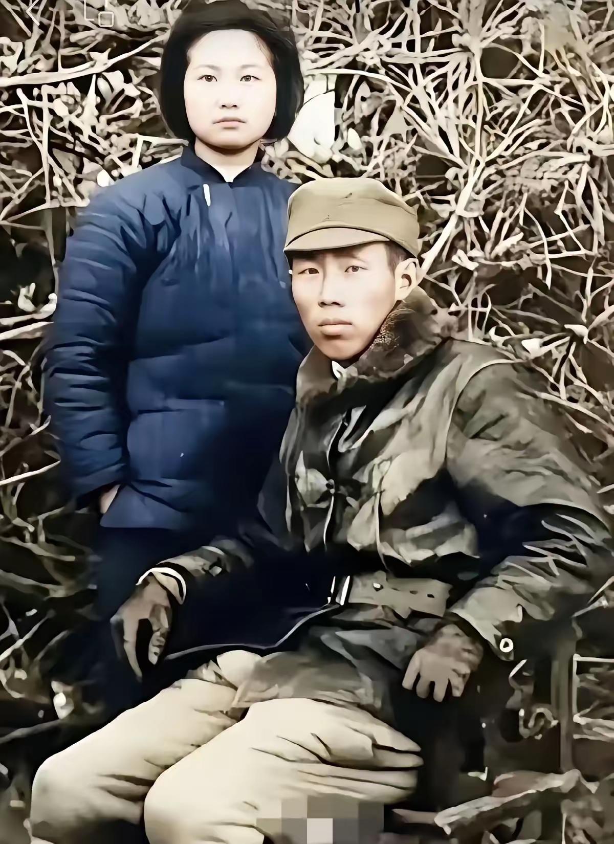 1943年，新四军指挥员胡文杰在战地休养所养伤时，与休养所副所长唐渠互生情愫。临