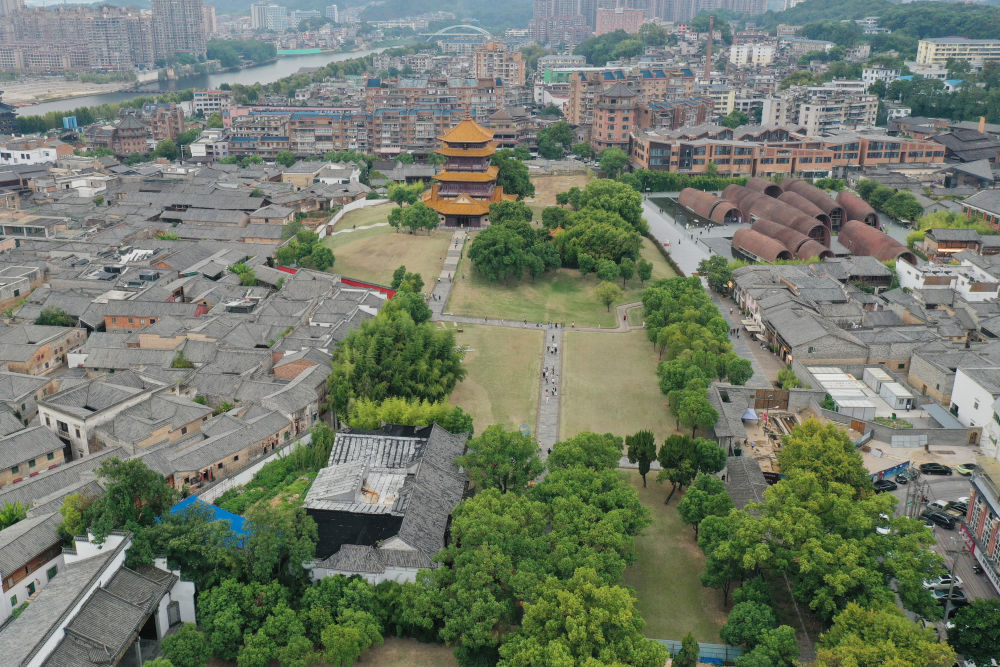国家文物局负责人详解景德镇手工瓷业遗存成功申遗新华社北京7月25日电 题：把“千