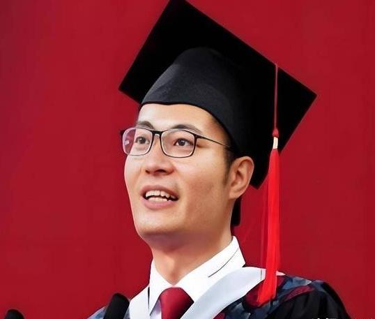 1999年， 北大 博士 王永强 携妻子移民美国，此后20年未曾回国与家人联系，