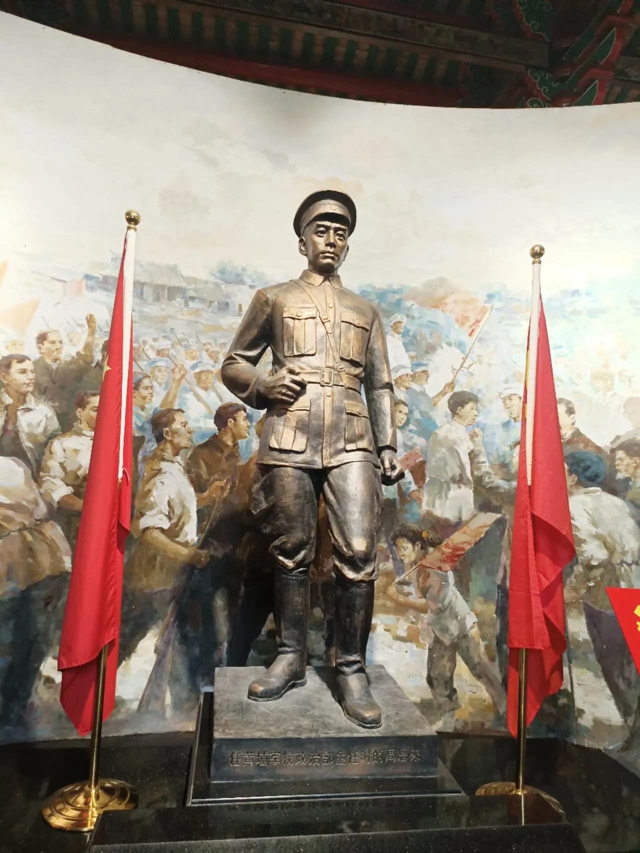 揭阳学宫里面周恩来的雕像，是真的帅。