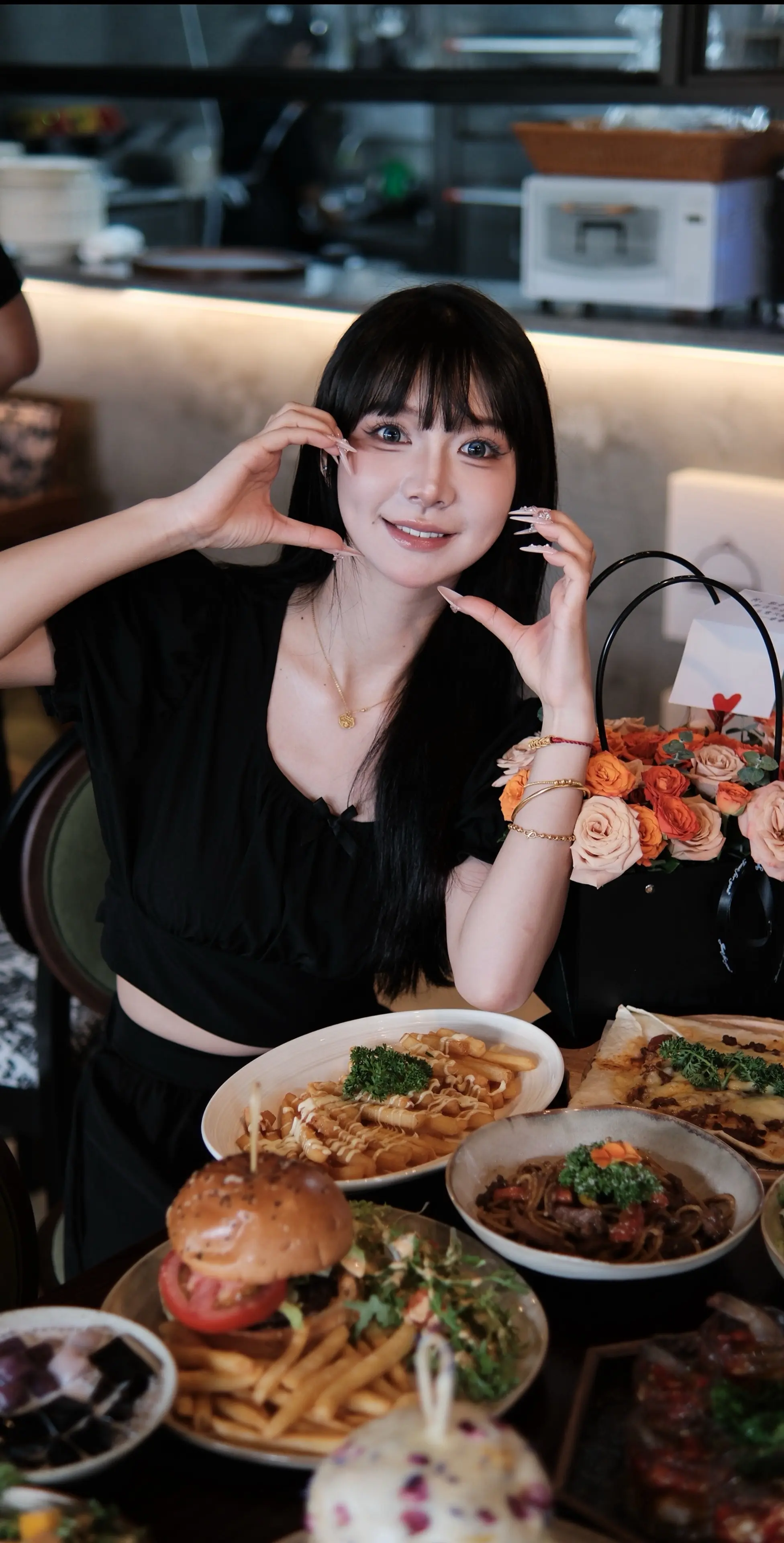 漂亮不可以当饭吃 但是可以和我吃漂亮饭。