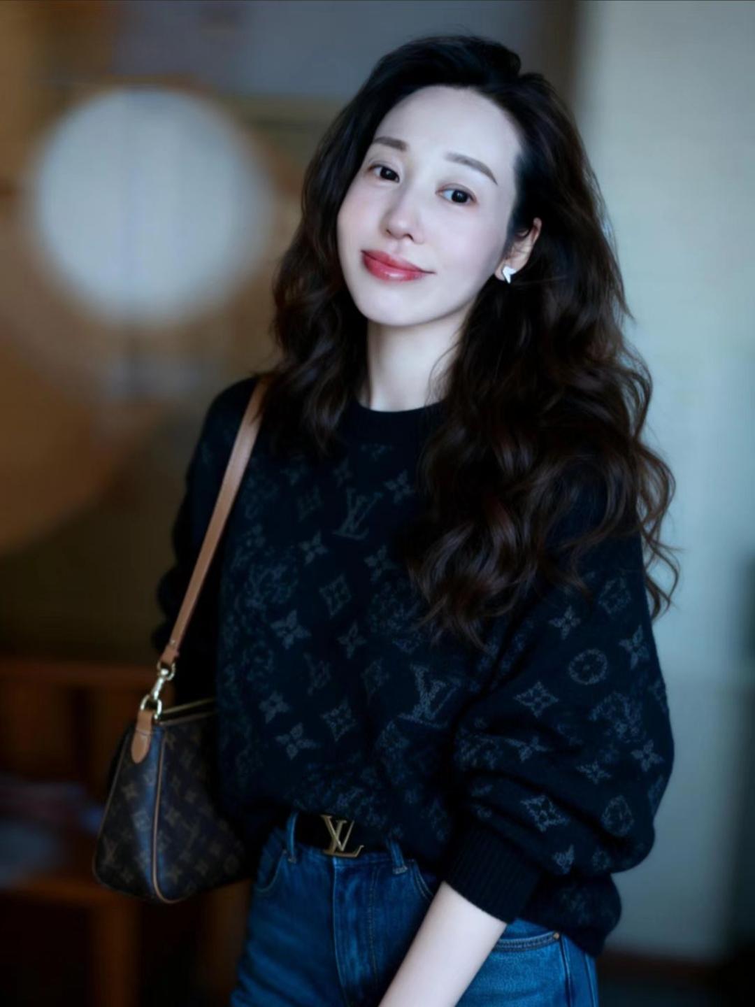 82年43岁，离异单身
这样的老阿姨还能入你的眼吗？
单身离异11年
年龄是我攒