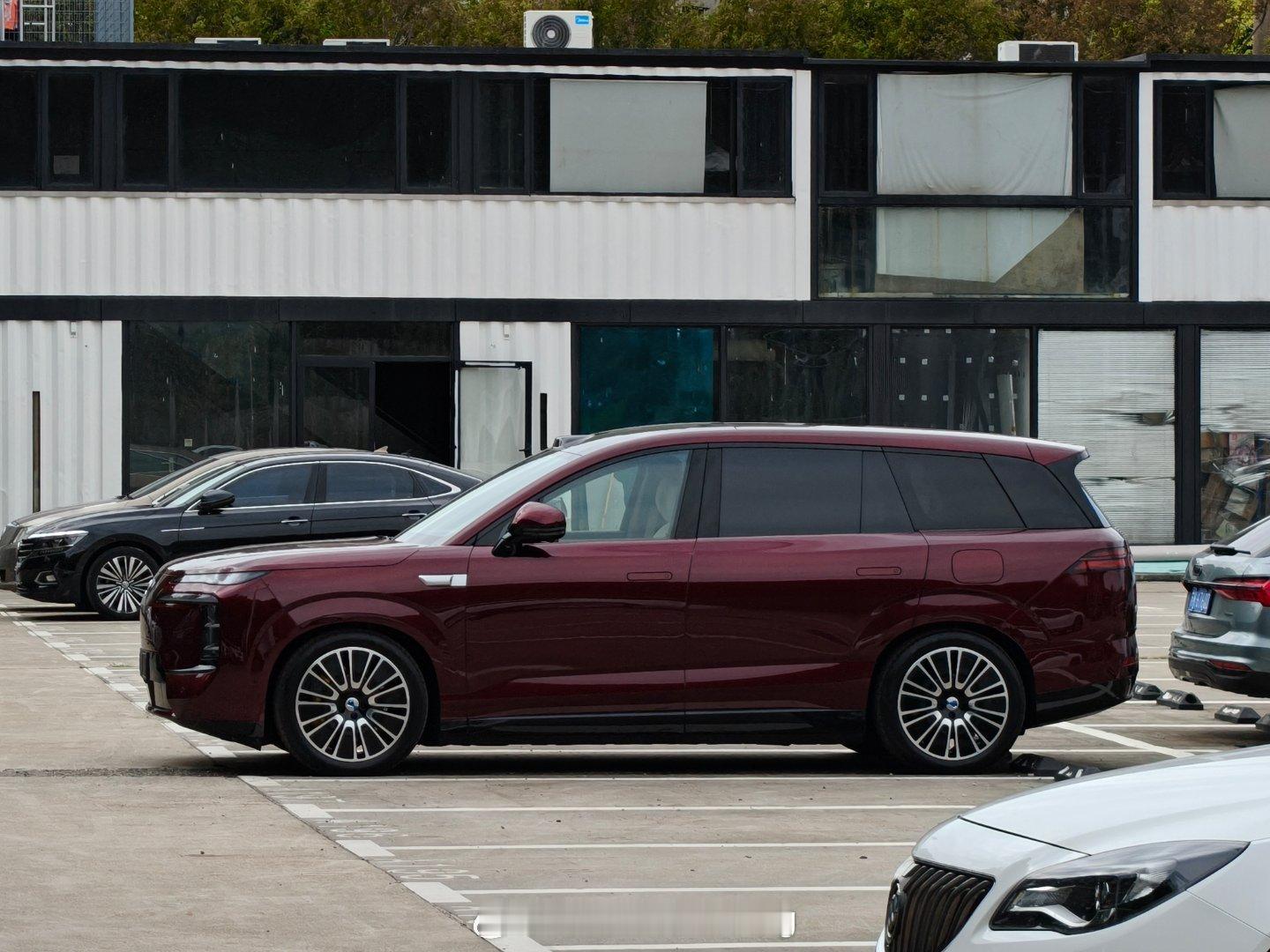 车轮的OD从N9上面的80.63cm变成77.19cm，同时车身高度只下降1cm