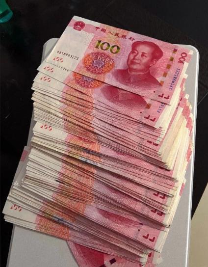 人到中年才发现，

手里的存款千万别说出去，

这都是血的教训！

1.我偷偷攒