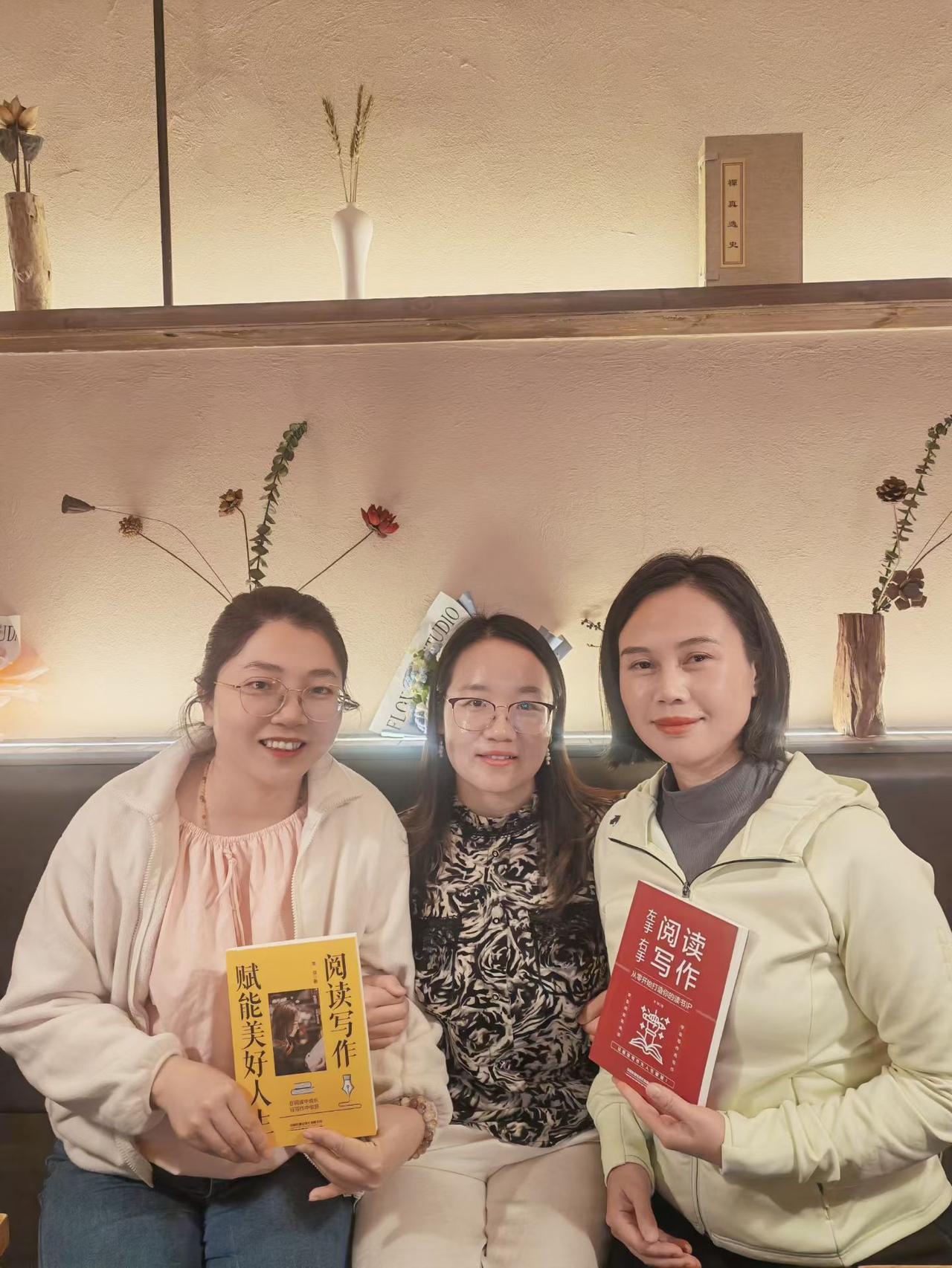 这次厦门行，还有一个小惊喜，就是见了两位学员。
​
​陪伴营的学员旭如得知我要去