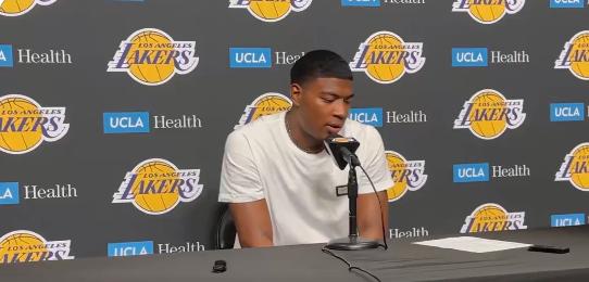 八村塁说：“当我们发挥好的时候，我们看起来像支有实力的冠军球队，我们现在有几场大