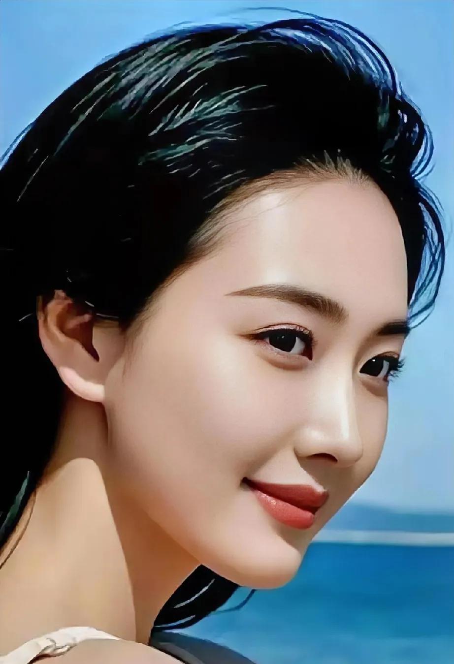满江红·弱水三千只取一瓢饮
文/无冕诗人

一

弱水茫茫，三千丈、浩波横溢。尘