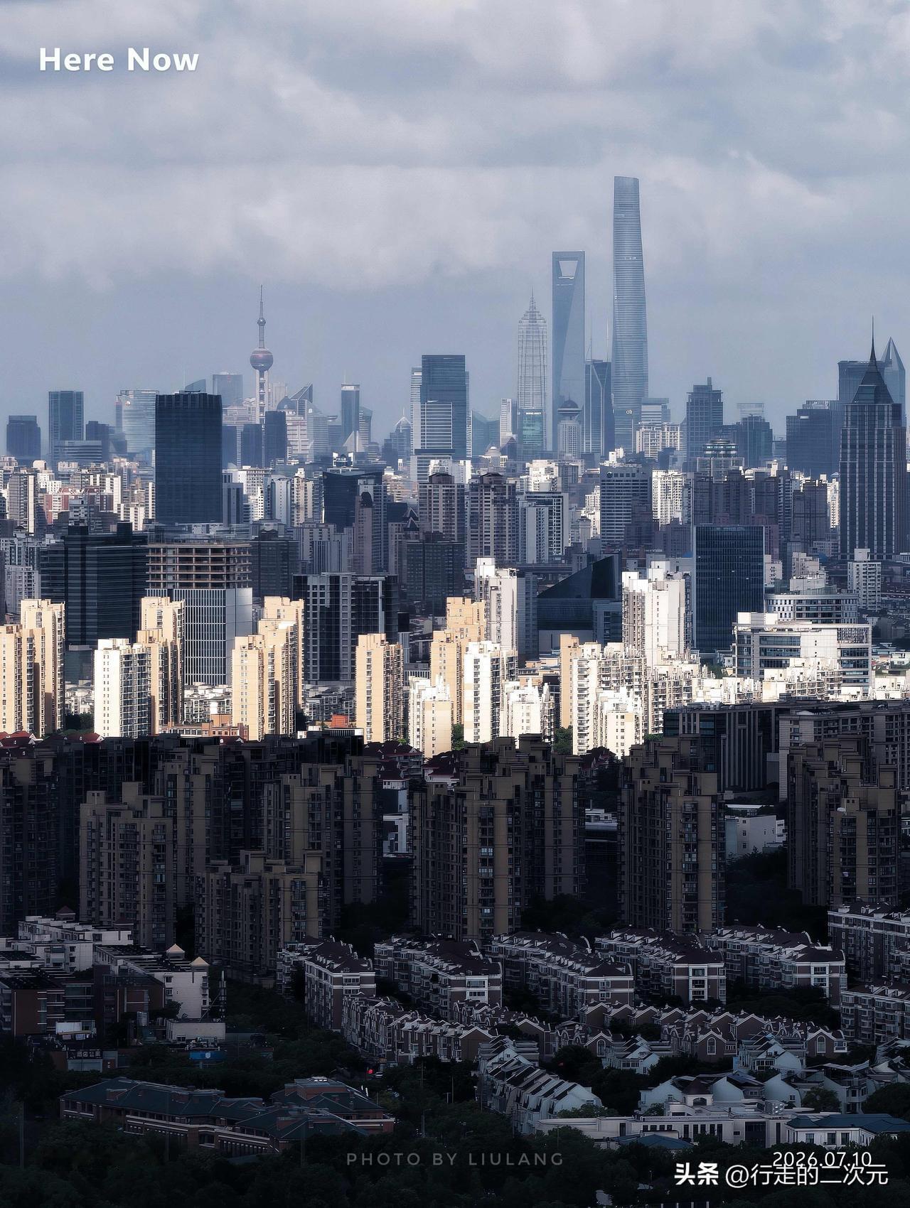 中国时尚产业盛典
聚光灯下，吉利中国星全新宽体旗舰
家轿——星瑞 L PLUS 