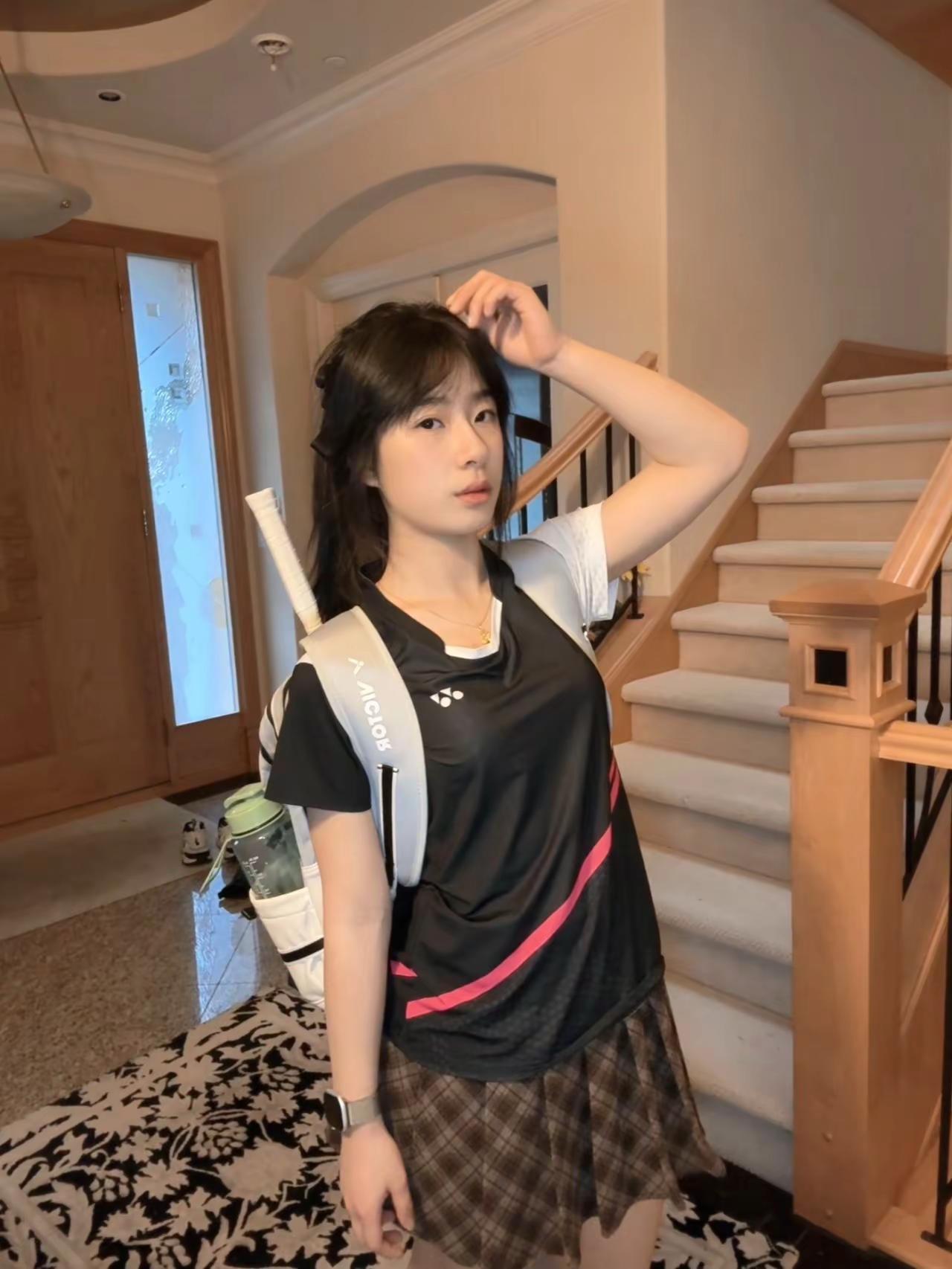 命中注定了让你遇见我羽毛球 打羽毛球女生