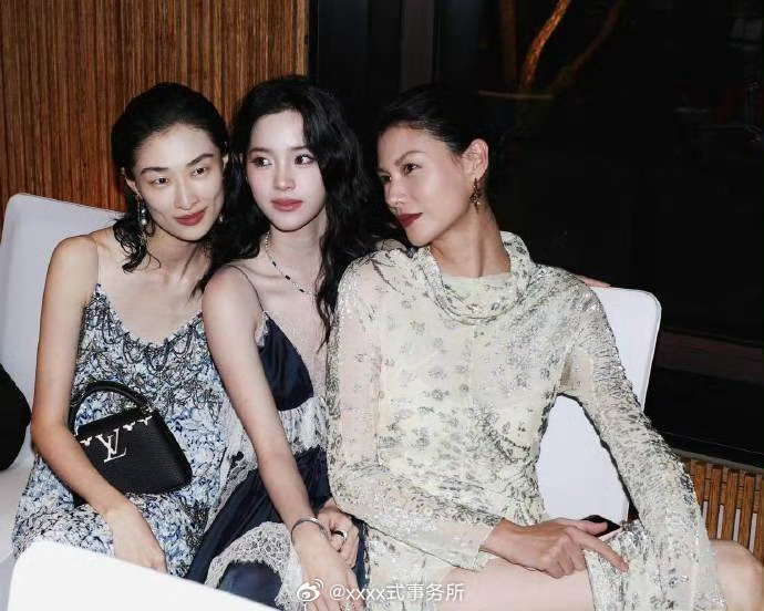 钟楚曦 汪曲攸 不懂为什么突然rs，只知道美女同框真的很养眼 ​​​