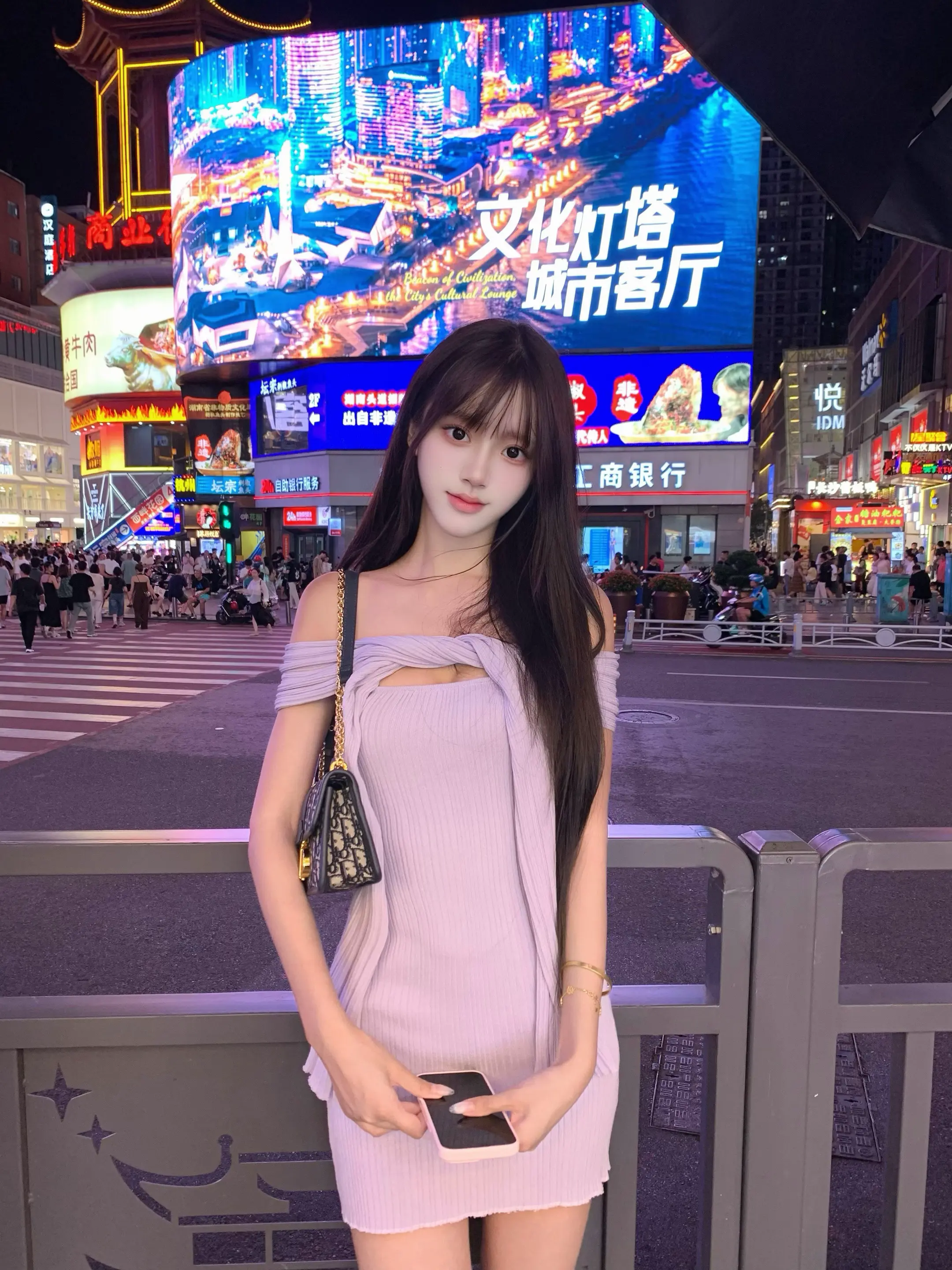 你还是比较适合你身边那种女生