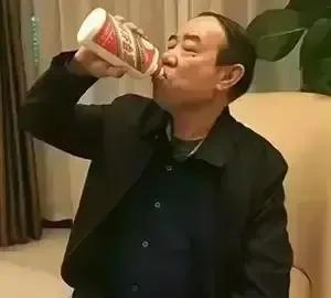 公众人物的道德底线是纸糊的，还是就没有——评贾平凹是否该辞去陕西省作协主席等社会