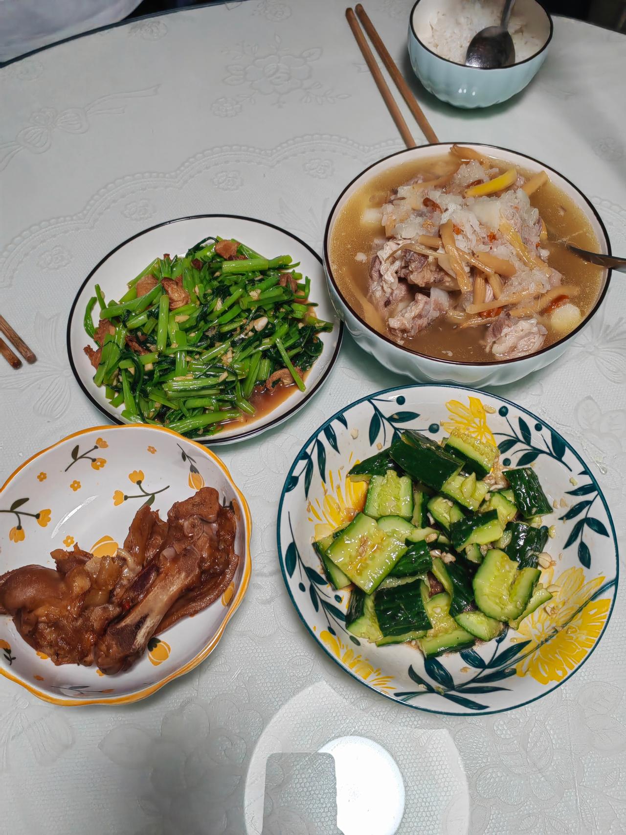 我问老公，他有没有后悔娶了我。他说没什么后悔的，但我怎么有过后悔呢？

今天加了