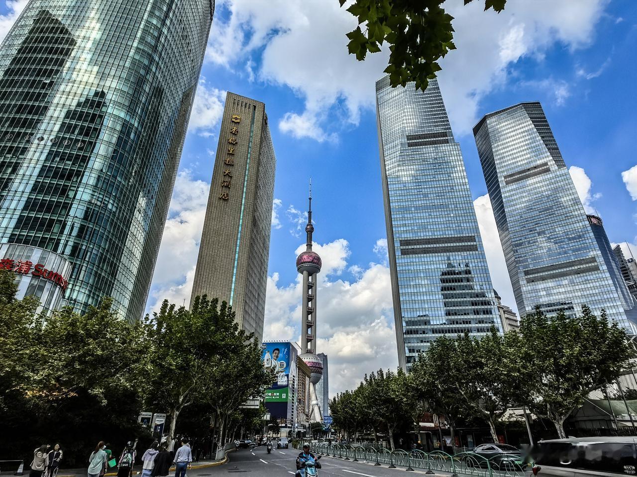 上海对全国甚至世界的贡献是不可估量的，更是不可否认的。可想不通的是，为什么外省有