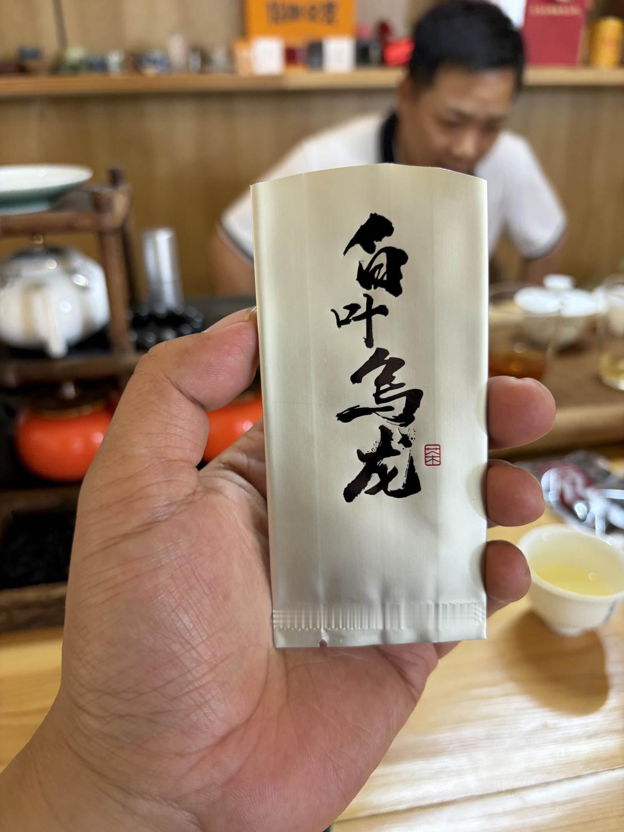 安吉白茶做的乌龙茶，都没喝过吧[呲牙]
今天喝了一泡，有点惊艳的白叶乌龙毛茶，用