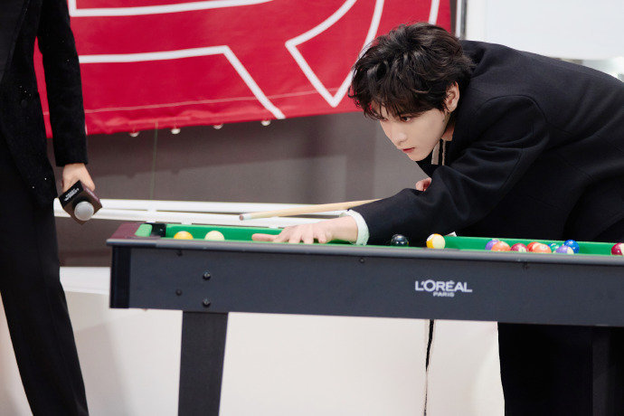 田栩宁举手投足间尽显从容 田栩宁的现场图田栩宁的现场图，田栩宁举手投足间尽显从容