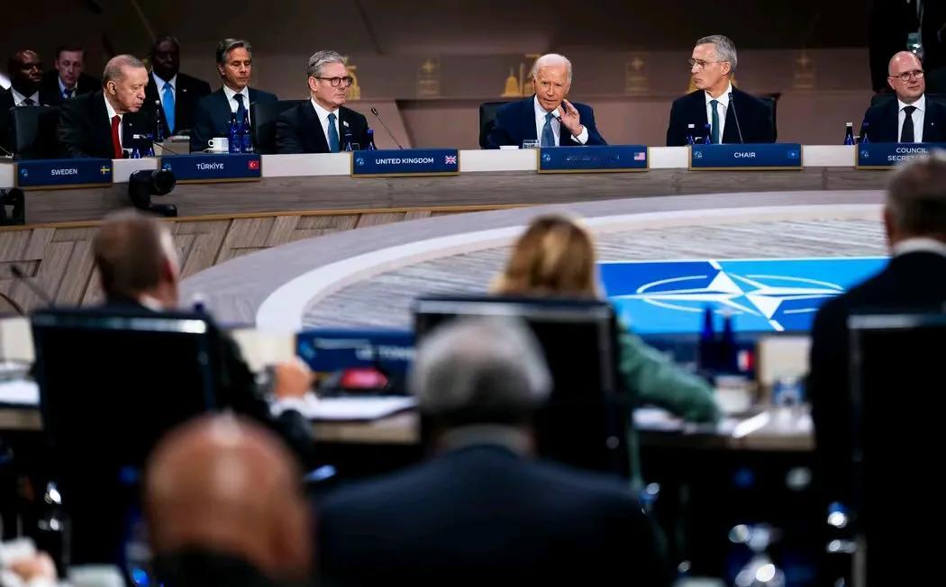 北约“疯会”传出疯狂性的消息！在美国牵头下，北约正在讨论，一旦欧洲东部爆发与俄更