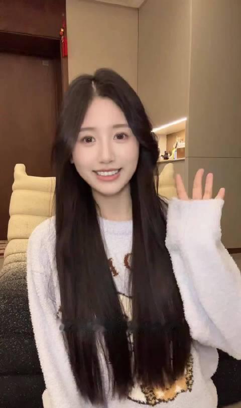 以前我对这些美女网红感官真的一般，但是从知道她患病，然后还能如此坚强乐观，真的，