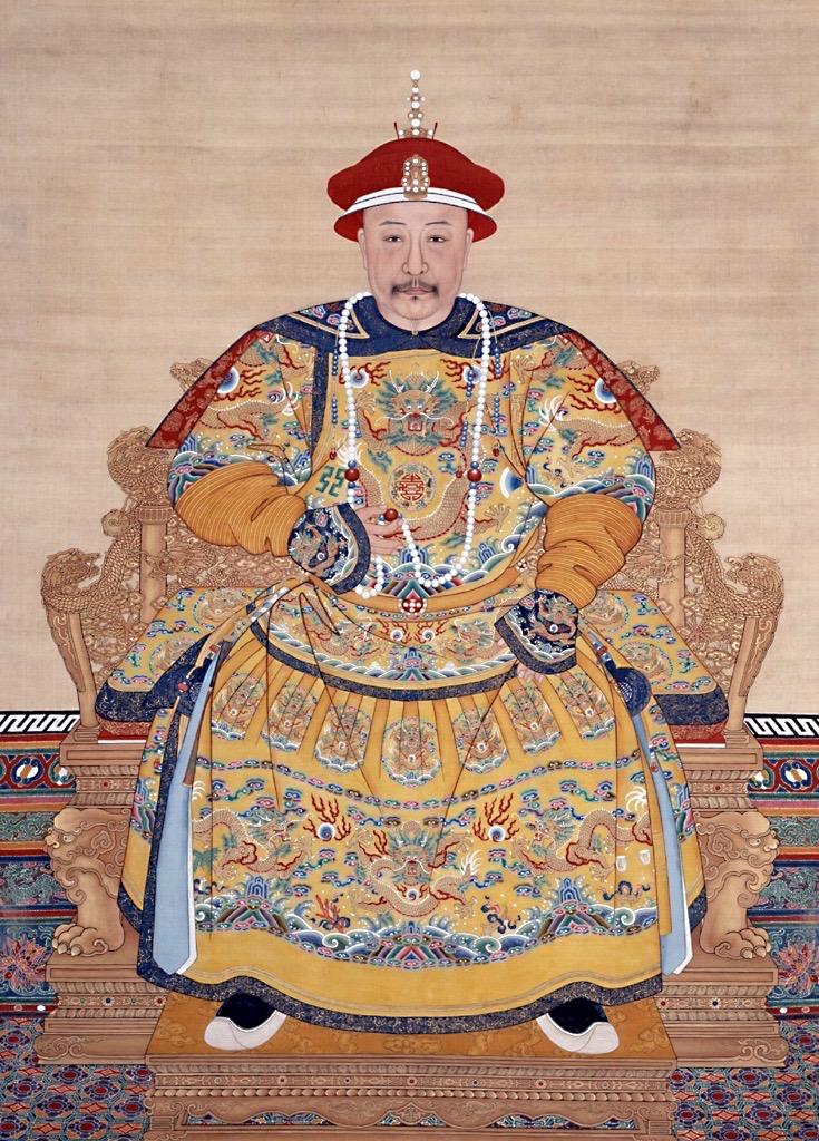 清嘉庆明黄纳纱彩云金龙纹夏朝服袍 一些细节呈上