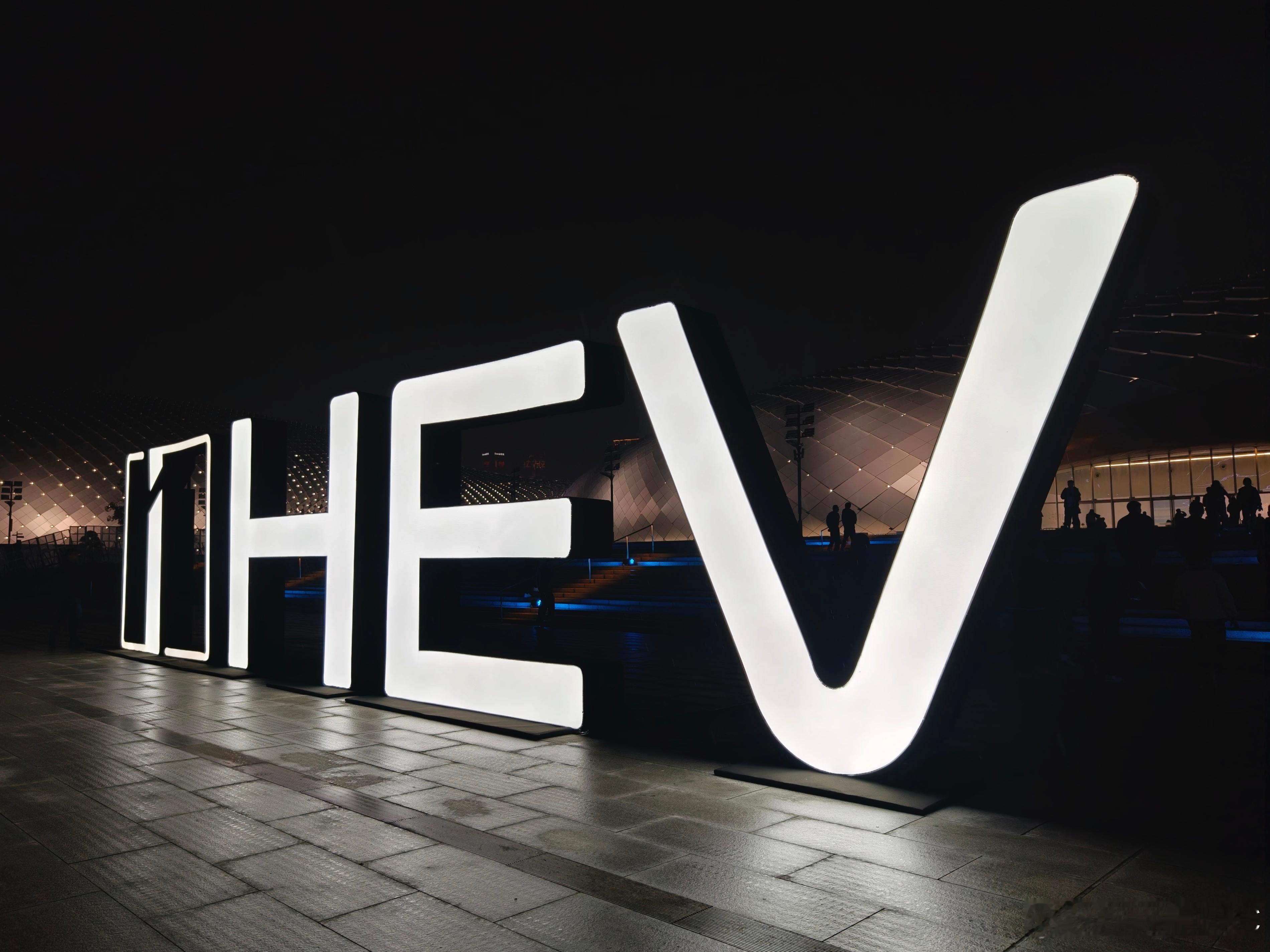 今年开始，先是长安蓝鲸超擎 HEV、吉利i-HEV智能双擎、广汽星源超级双擎，奇