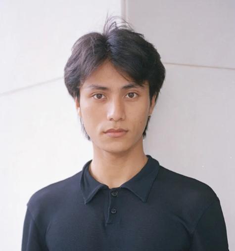 很多明星懂得让自己保持年轻，但很有少明星懂得让自己自然老去…50岁的陈坤有了眼角