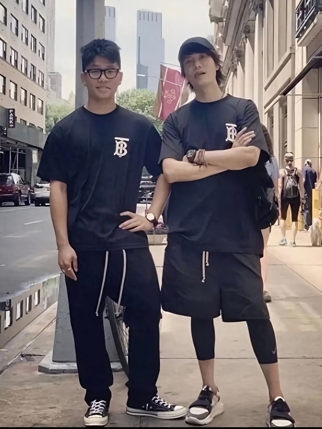 陈坤儿子以歌手身份出道这么多年全网都在猜他身世，如今不靠八卦，靠作品走到台前挺好