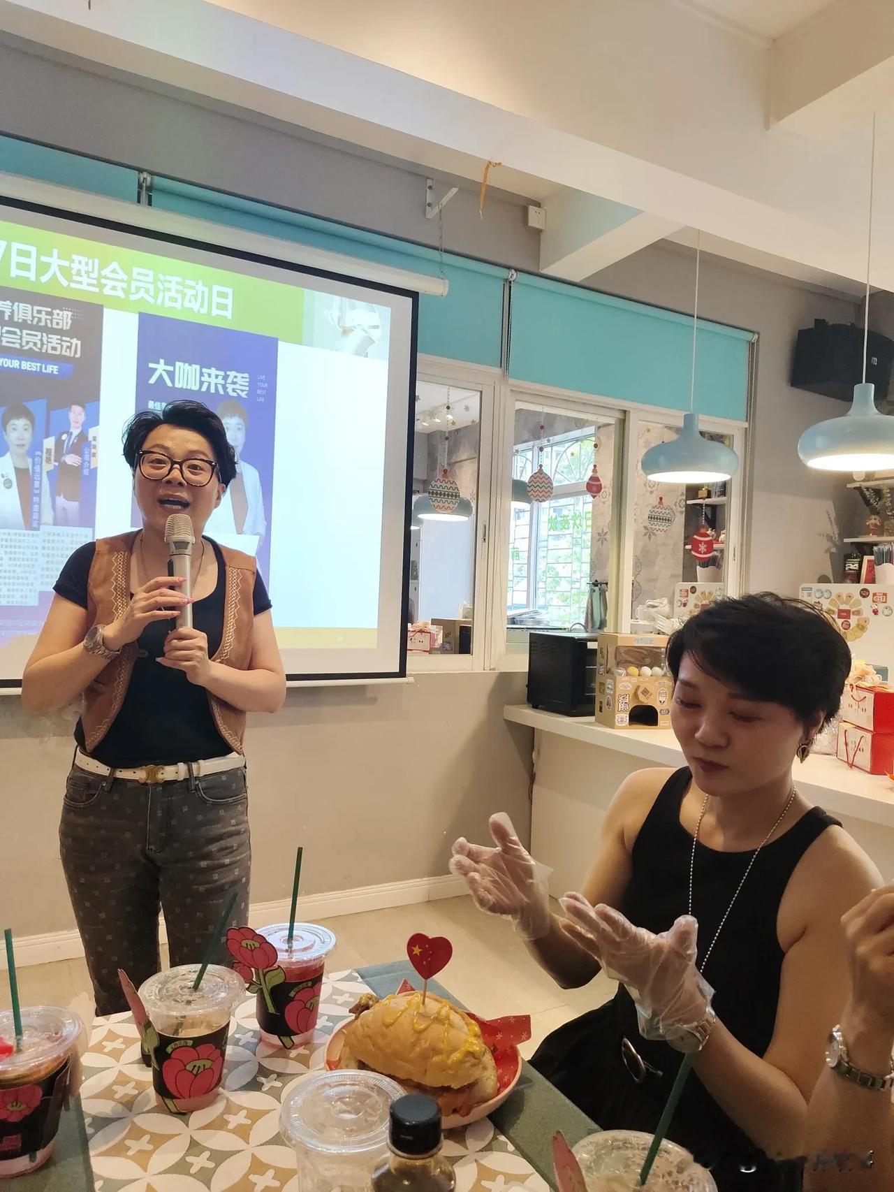 城市里的网红打卡点饭冰冰减肥餐点，位广州市天河区最大城中村石牌牌坊，暨南大学穗华