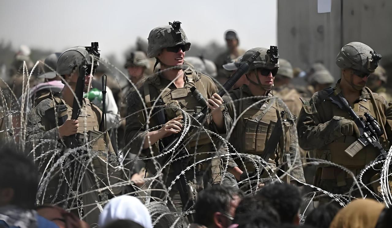 巴基斯坦防长直接撂下狠话，说“耐心已经到头了”——这哪是什么小打小闹，分明就是对