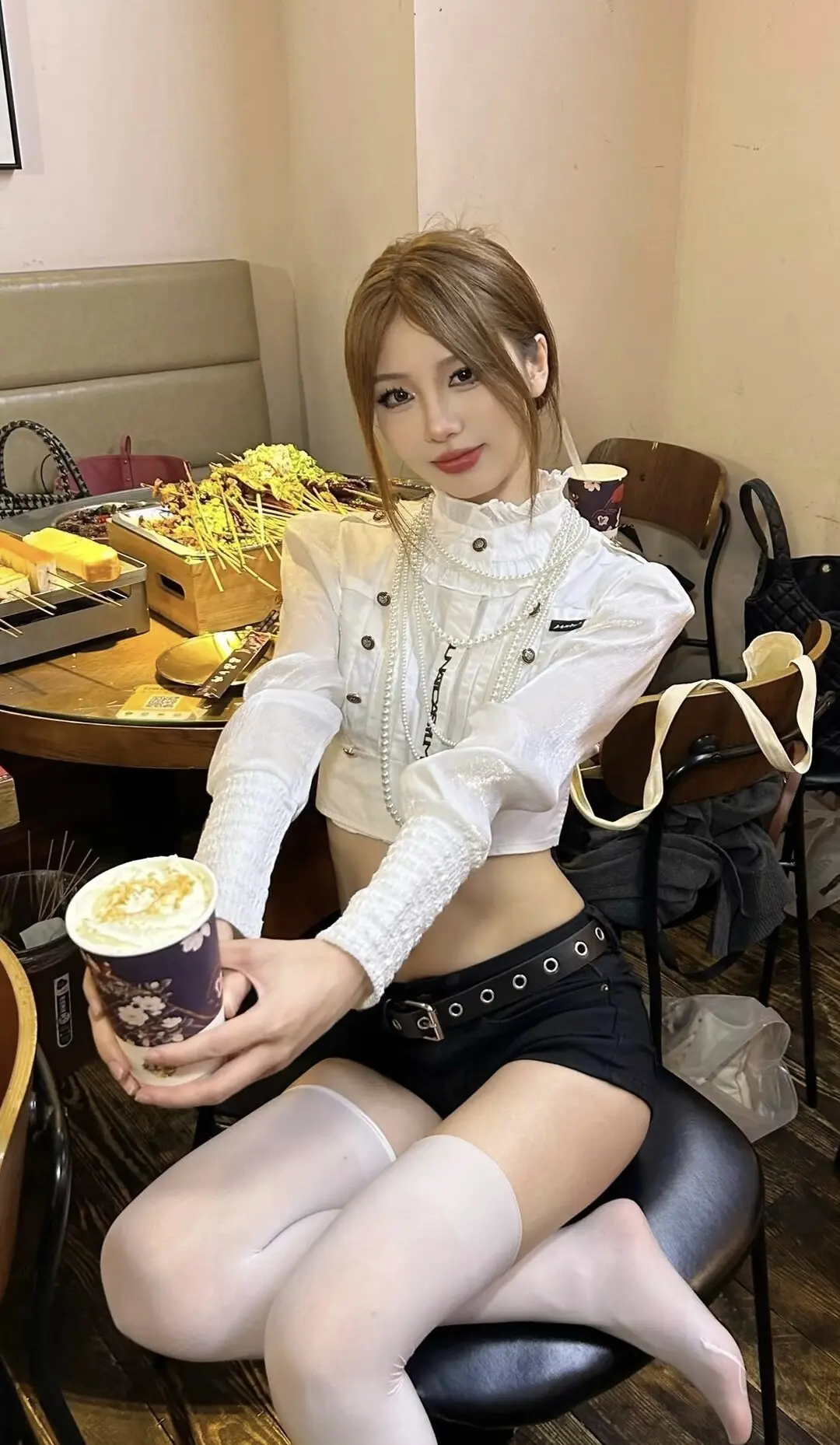 短裙穿搭 美女写真 模特美女 服装拍摄 肤白貌美