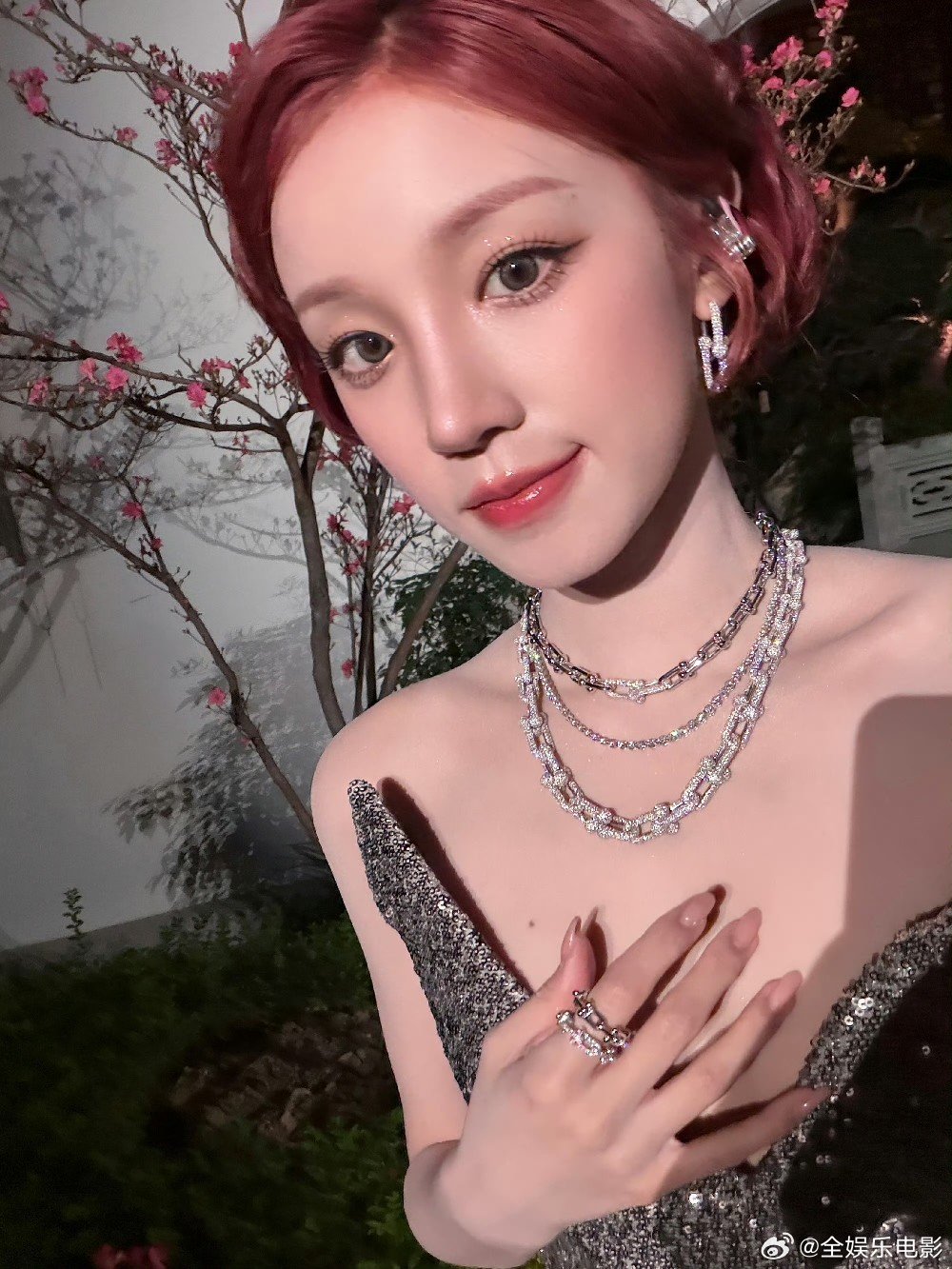 宋雨琦会发第一张中文专辑 宋雨琦发长文回应粉丝，今年会发第一张中文专辑，国内的工