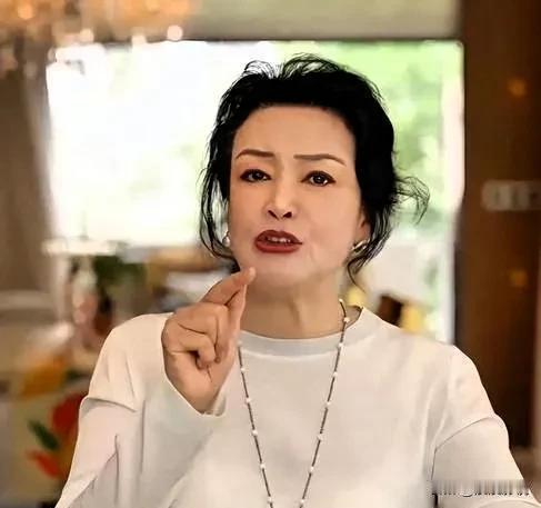 最近网上在传张兰和徐家因为要不要给孩子拍照闹翻的事情 这次还提到孩子跟继母关系变