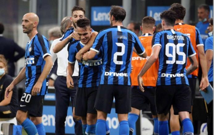 欧冠赛场昨晚又闹了个大争议，国际米兰队以0比1输给了利物浦，赛后中场核心泽林斯基