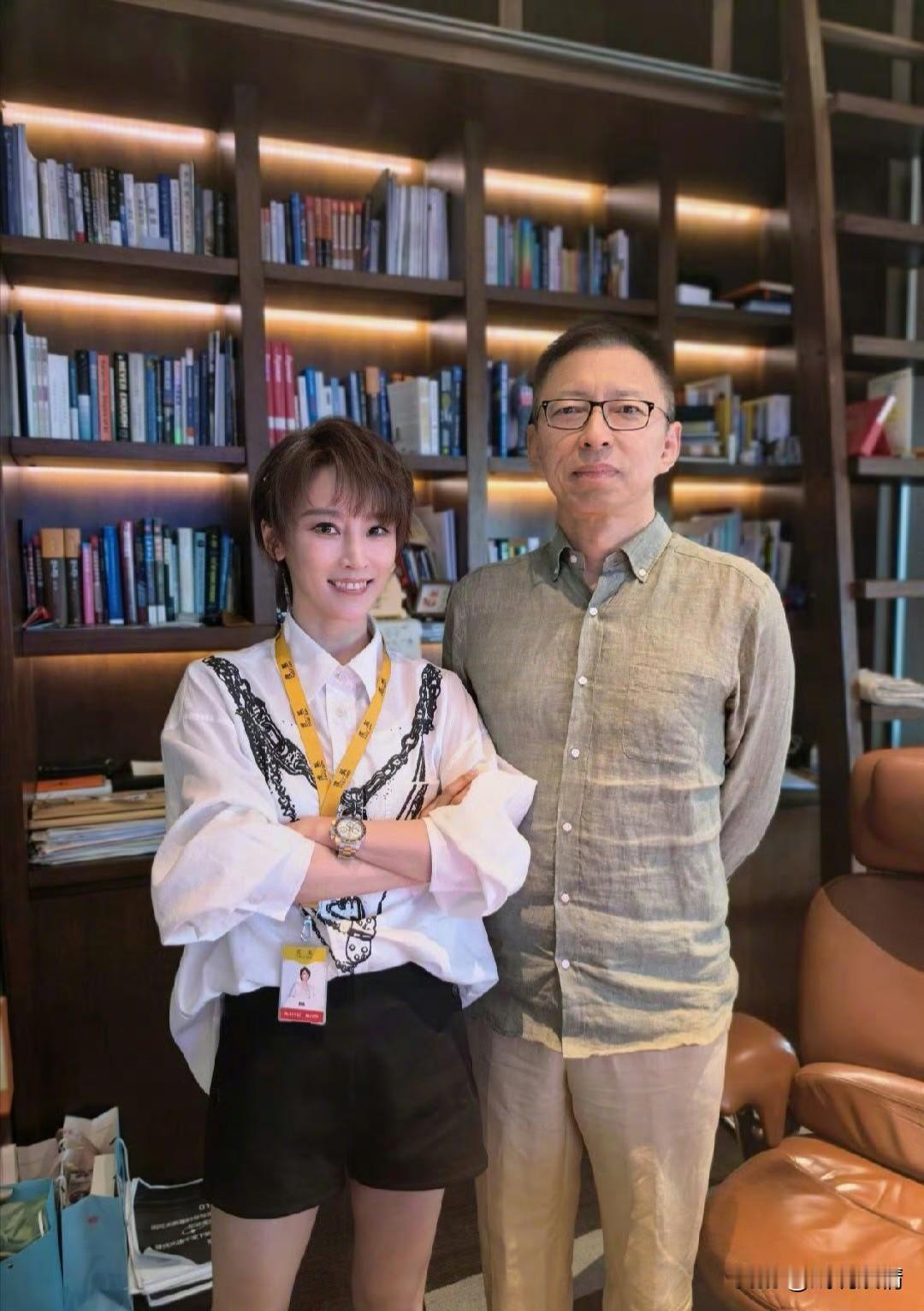 谢楠与张朝阳合影！
7月7日，谢楠晒出一张与张朝阳的合影，并且称昨天去了搜狐大厦