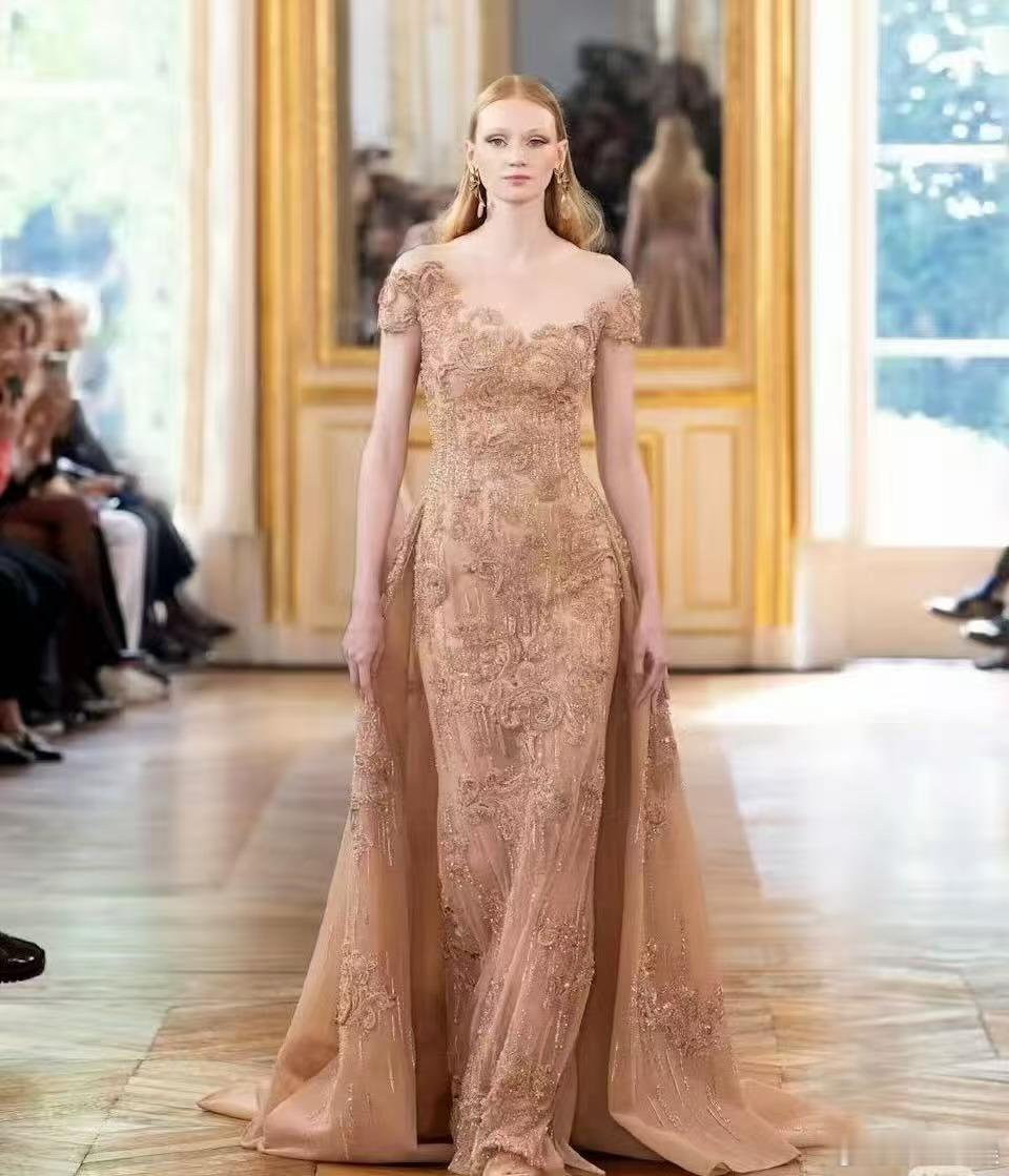 关晓彤玫瑰金礼服关晓彤玫瑰金薄纱裙关晓彤玫瑰金薄纱裙，好看，[爱你][爱你] ​