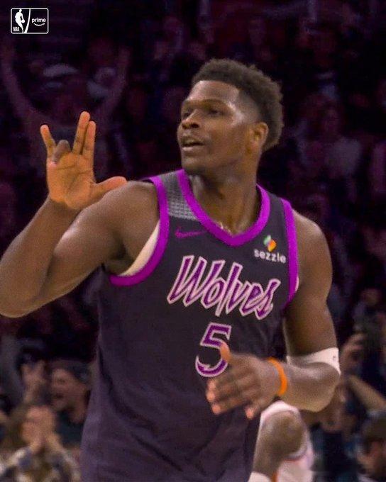 爱德华兹关键时刻锁死亚历山大 华子最后攻防彰显巨星本色！一记三分直接反超，防守端