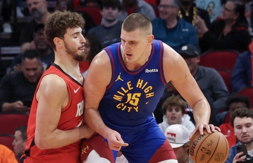 北京时间11月13日NBA常规赛，主场作战的休斯顿火箭以107-104击败丹佛掘