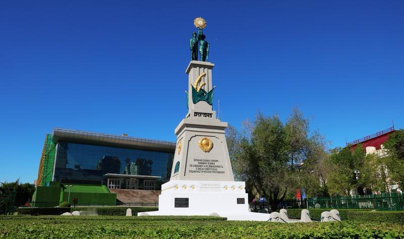 不太明确你说的“苏联的陆军巅峰时刻实力有多强”具体想表达什么。苏联陆军在冷战时期