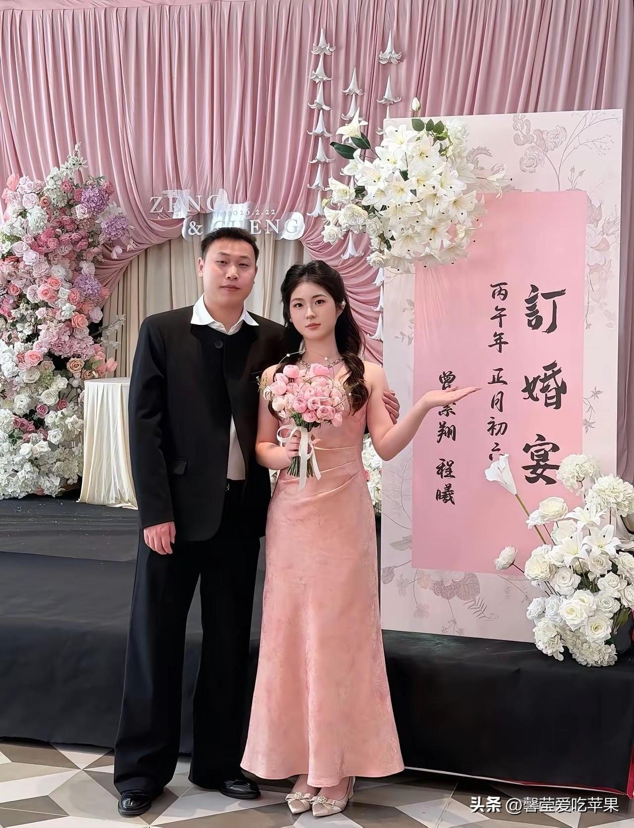 不怪大叔一脸幸福，换谁谁不是？